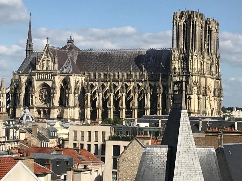 Appartement centre ville - Vue Cathédrale - 33 Reims Exterior foto